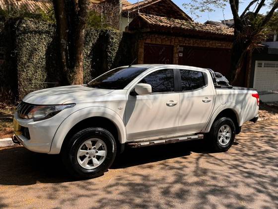 MITSUBISHI L200 TRITON 2.4 16V TURBO DIESEL SPORT GLS CD 4P 4X4 AUTOMÁTICO